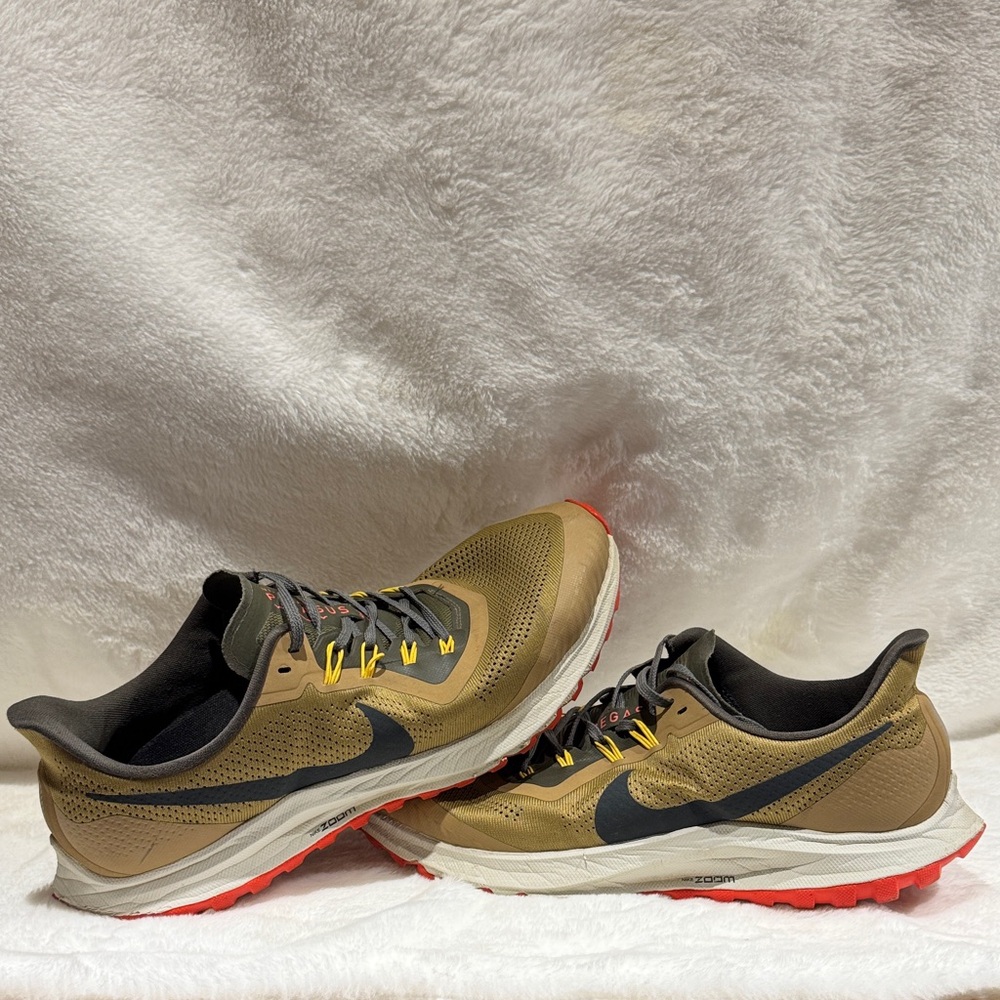 Nike Pegasus 36 Trail Shoes in Tan and Red - Picture 8 of 8